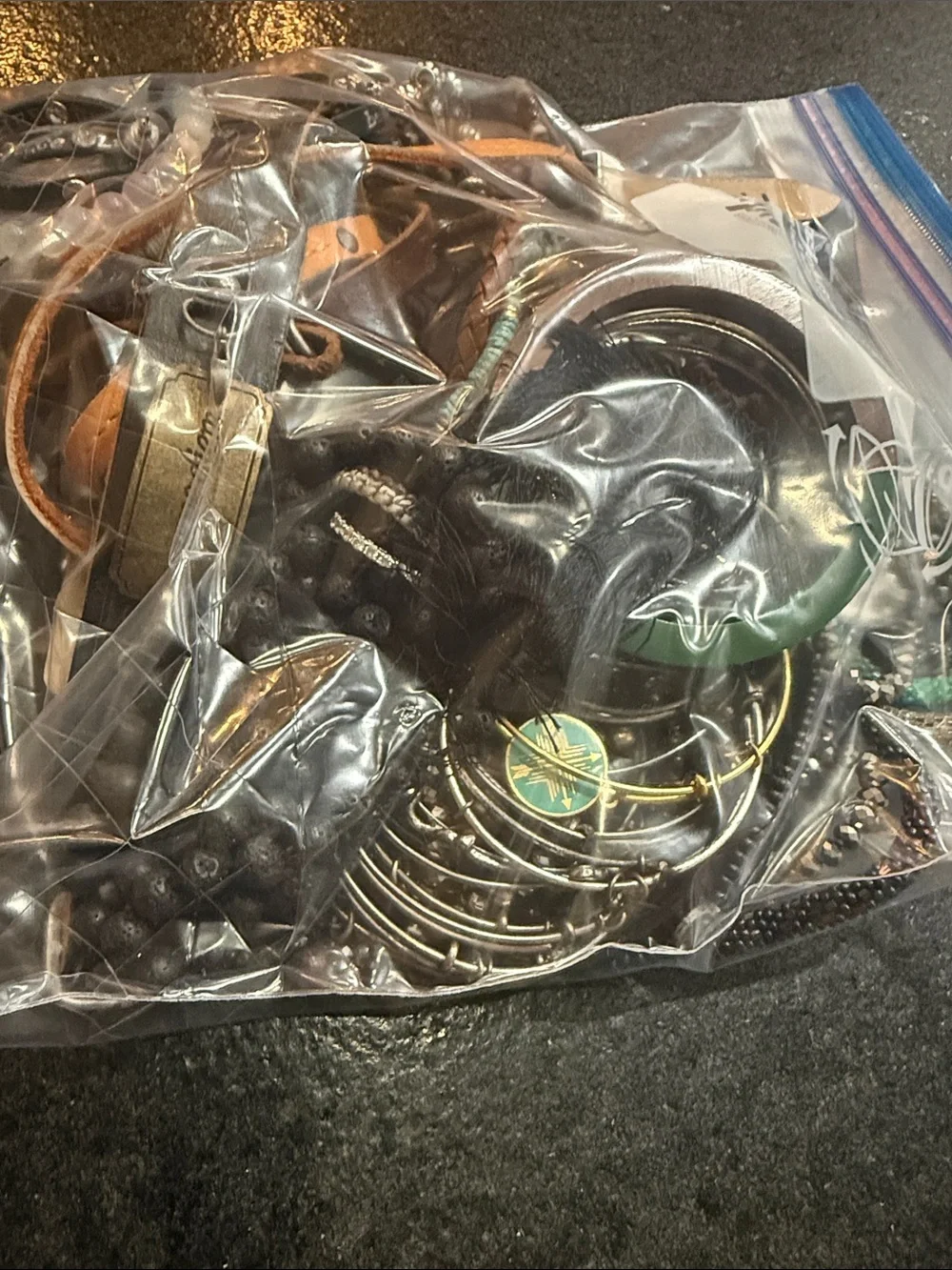 ONE/SIZE assortment bracelets